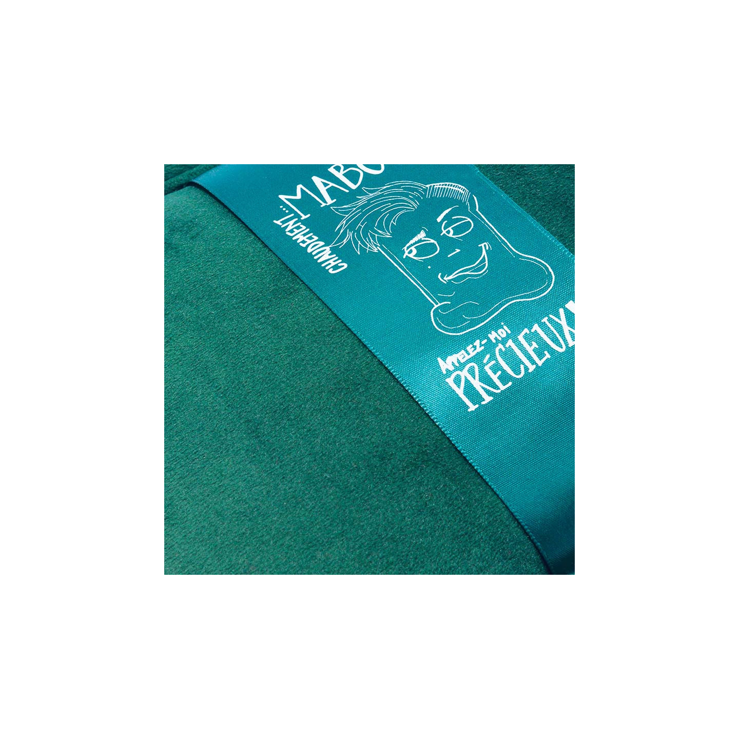 Détail du revêtement doux de la bouillotte ChillBoo pour plus de confort pendant les règles douloureuses