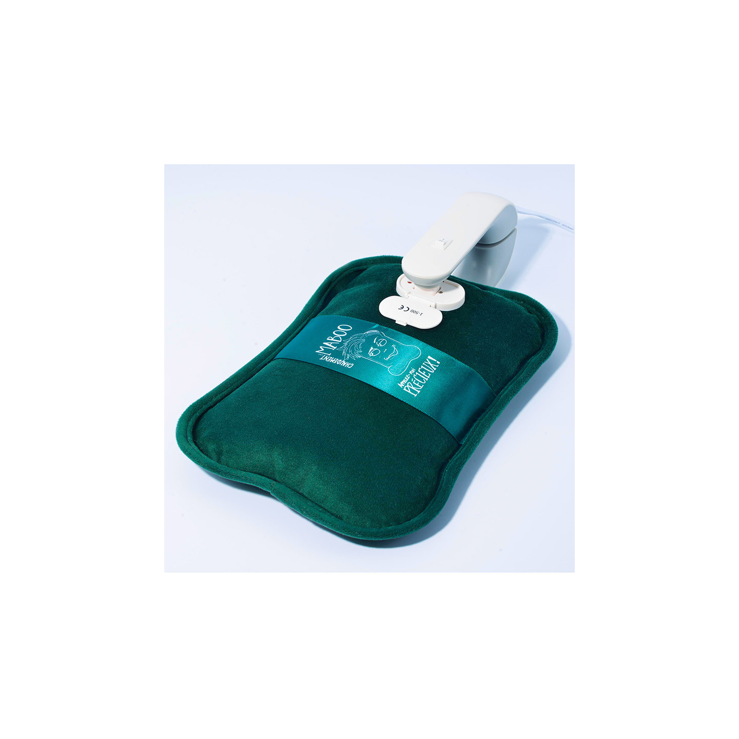 Bouillotte électrique ChillBoo en charge, prête pour soulager les crampes menstruelles rapidement
