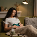 Bouillotte électrique ChillBoo utilisée pour soulager l’endométriose et les crampes menstruelles dans un moment de confort
