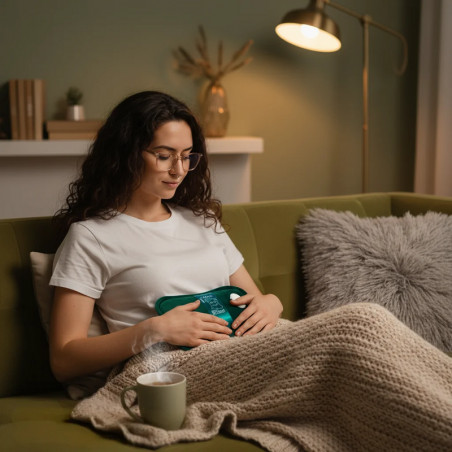 Bouillotte électrique ChillBoo utilisée pour soulager l’endométriose et les crampes menstruelles dans un moment de confort